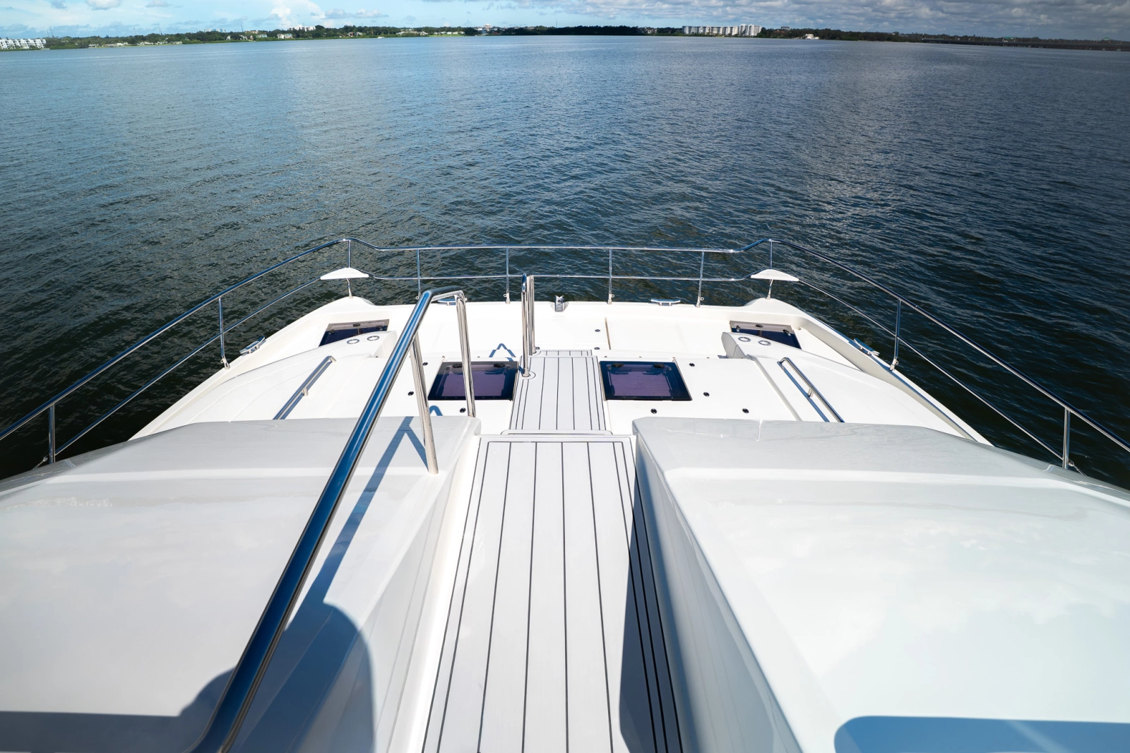 2022 Aquila 54 YACHT