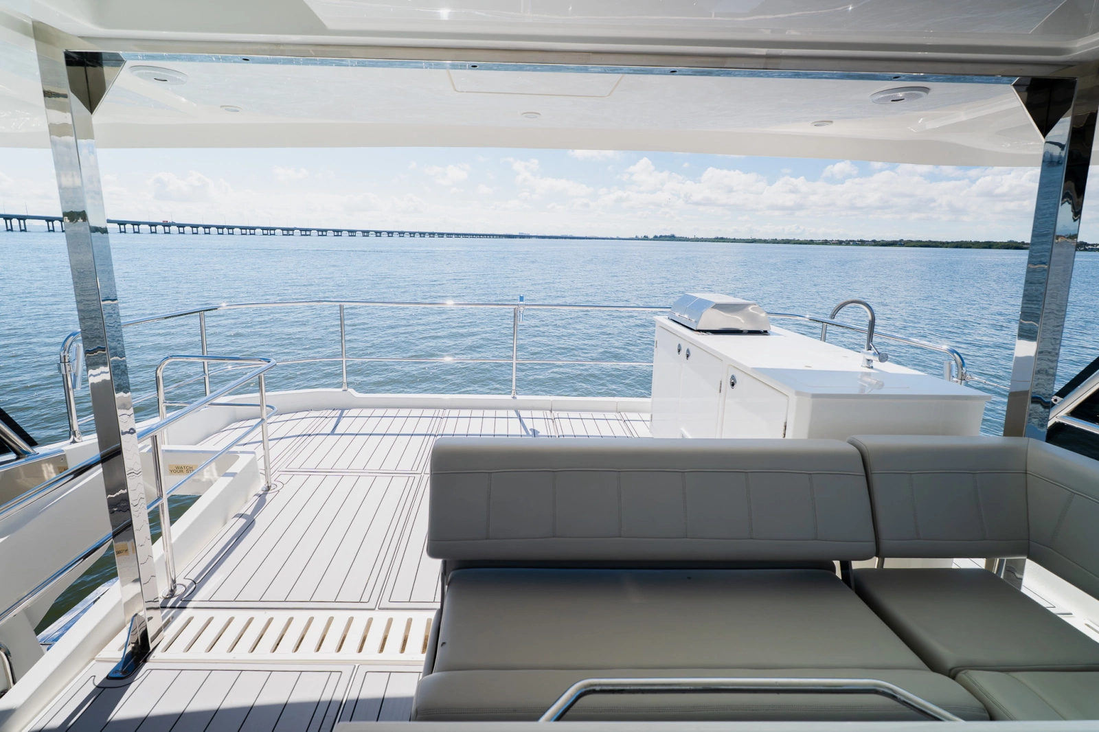 2022 Aquila 54 YACHT