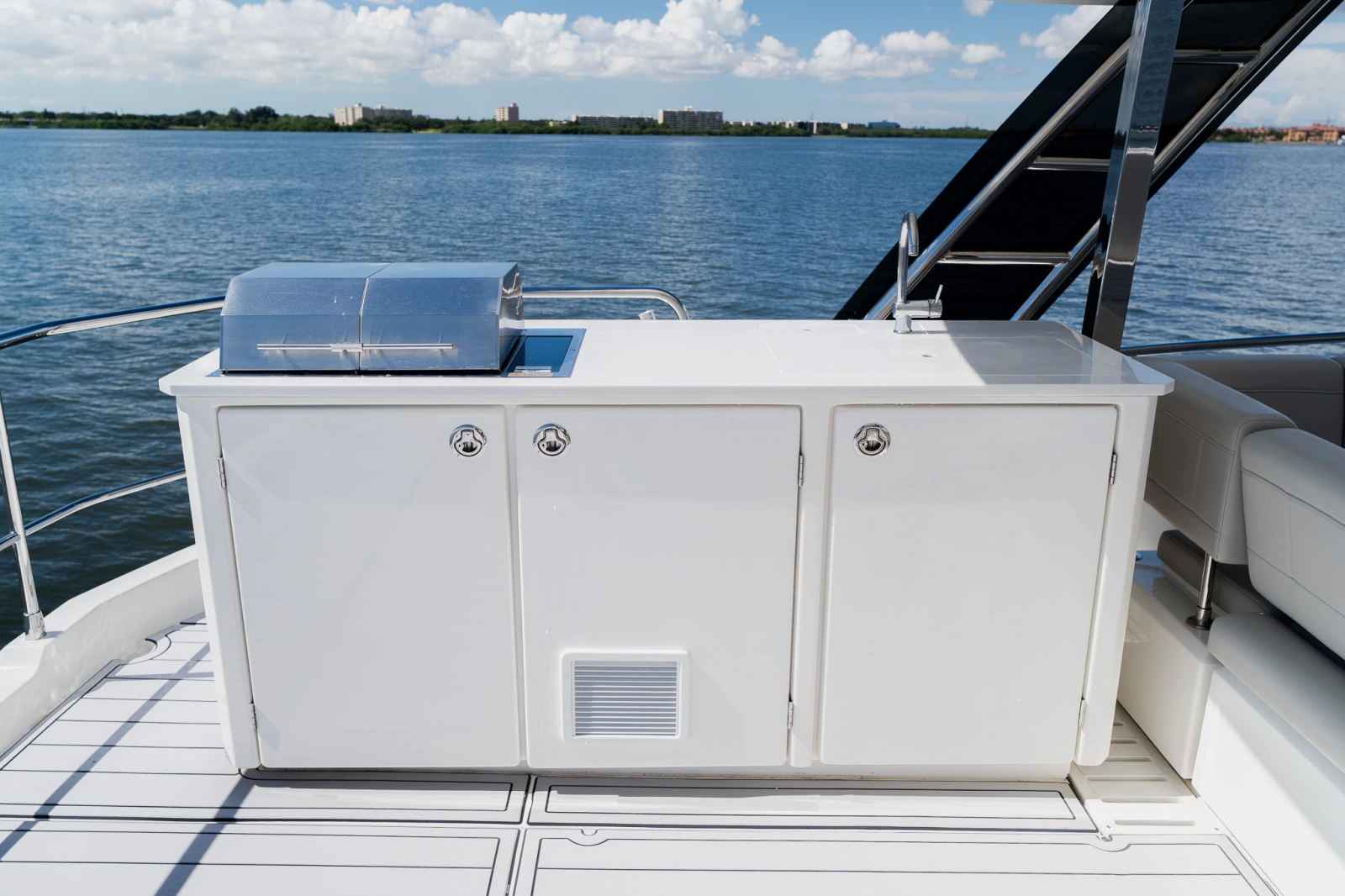2022 Aquila 54 YACHT