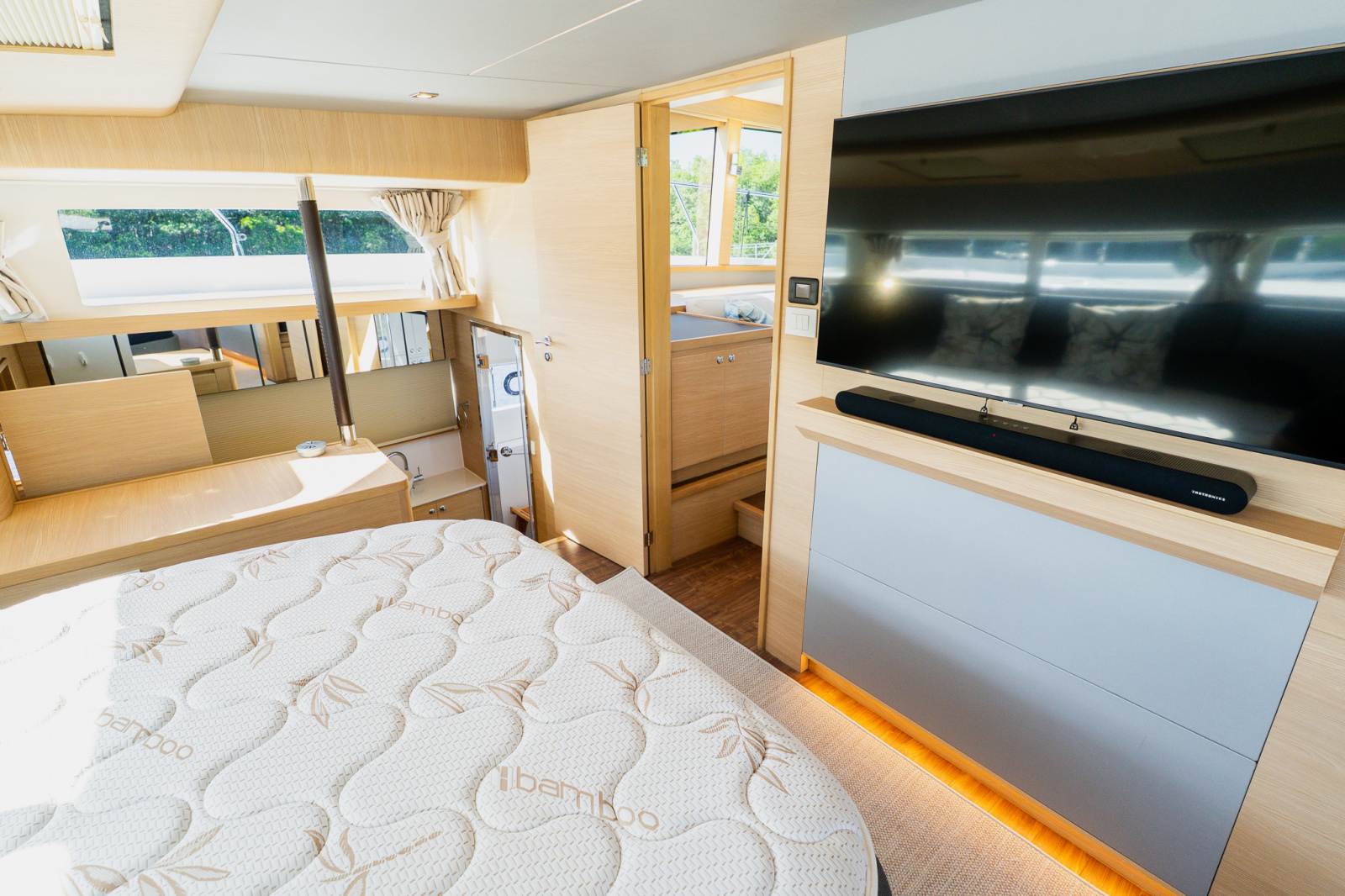 2022 Aquila 54 YACHT