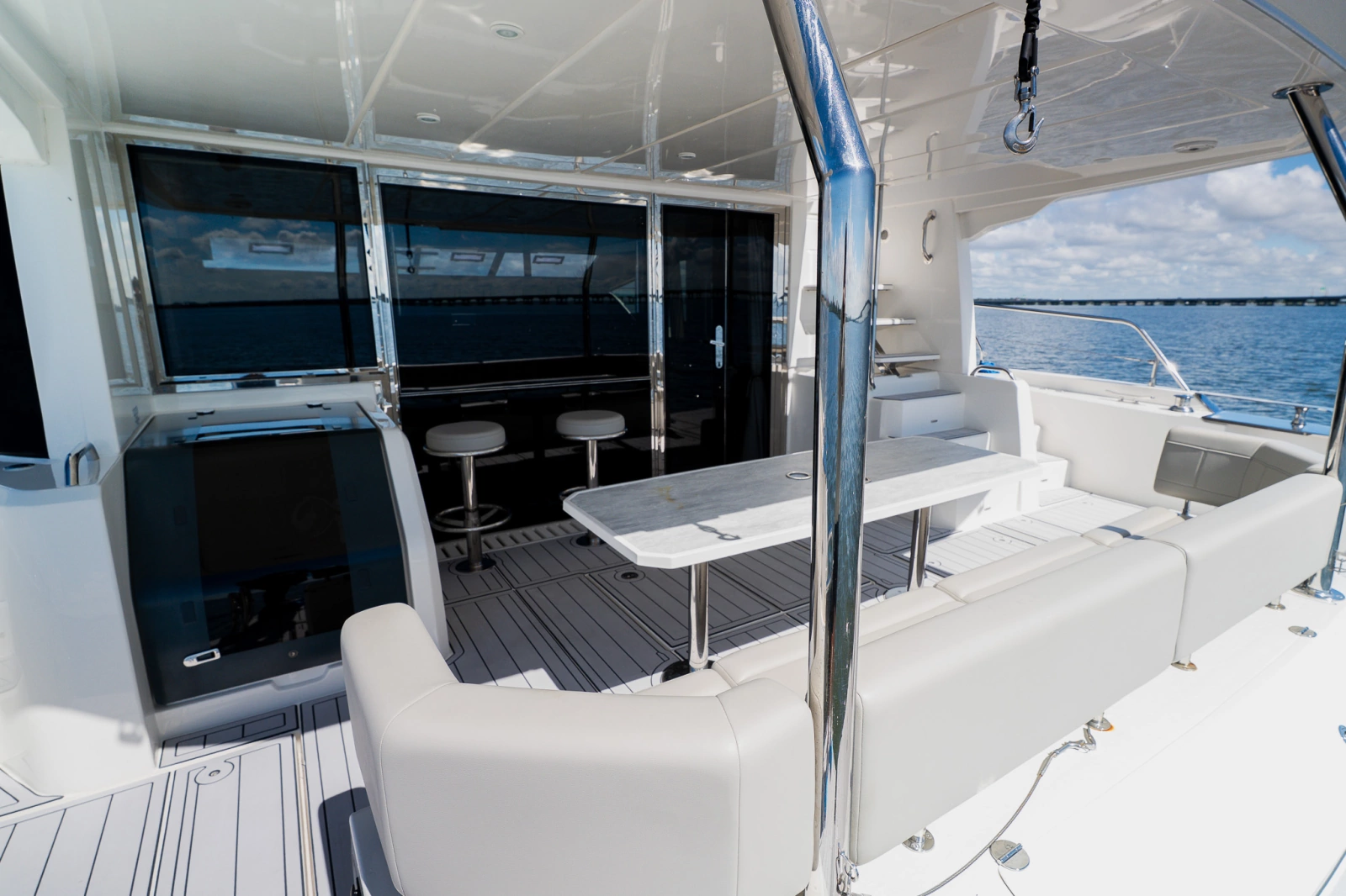 2022 Aquila 54 YACHT