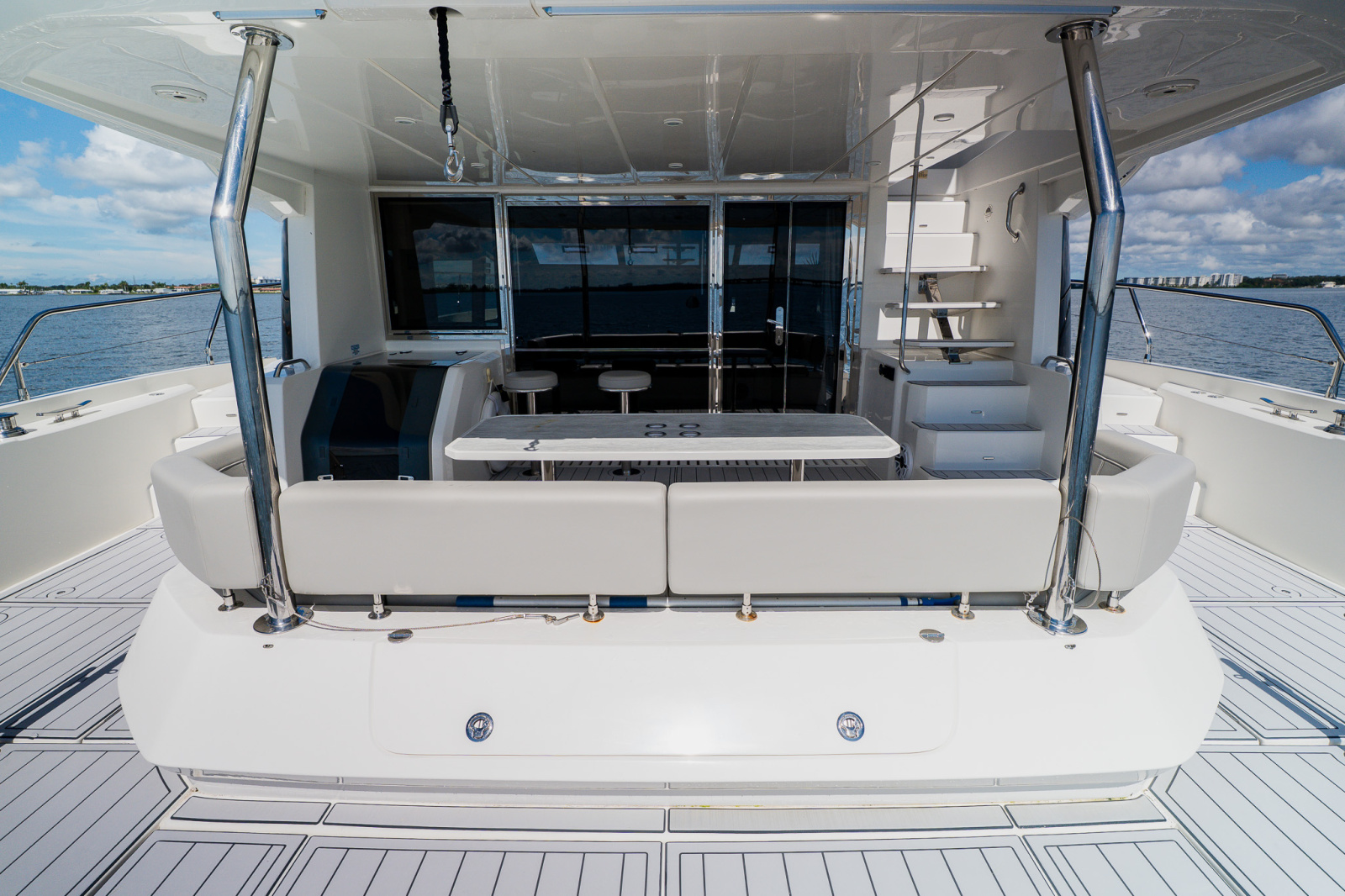 2022 Aquila 54 YACHT