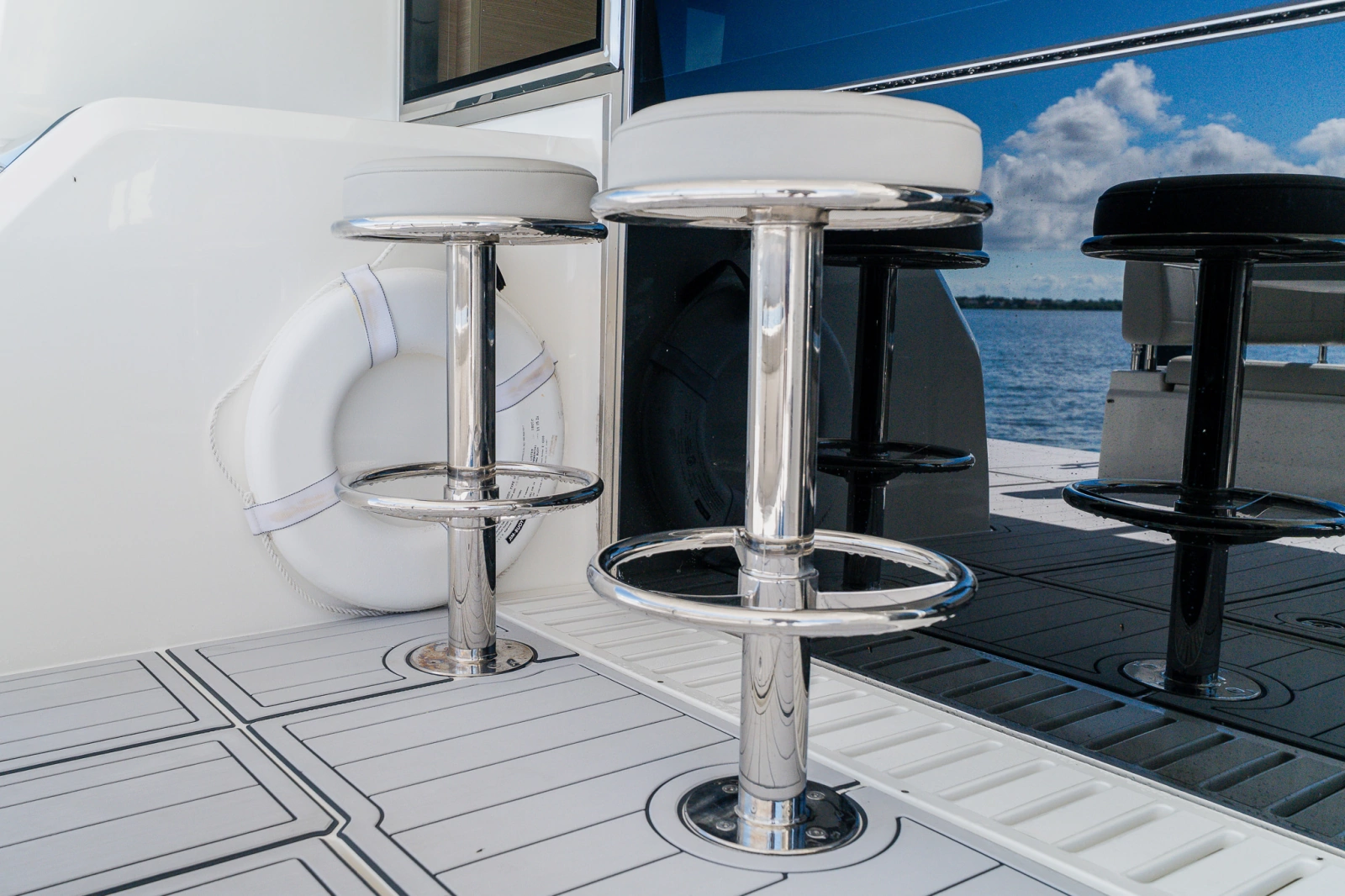 2022 Aquila 54 YACHT