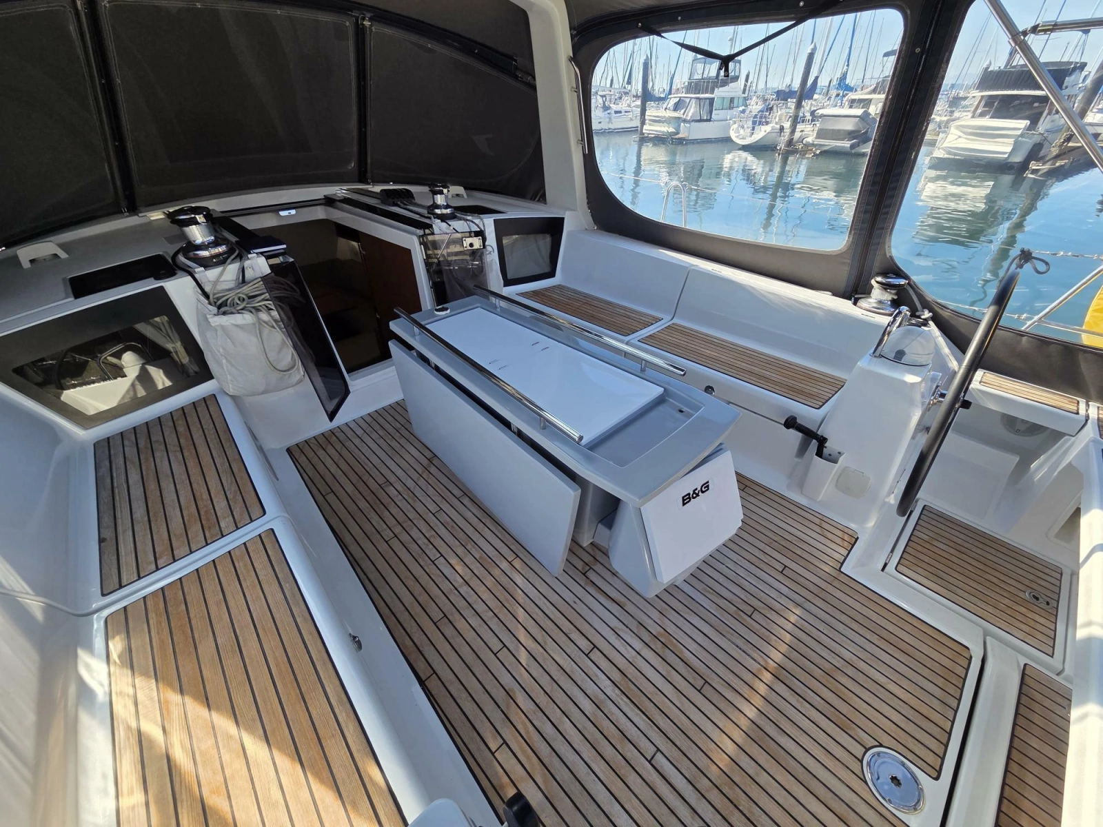 Fully enclosed cockpit with teak deck and bench