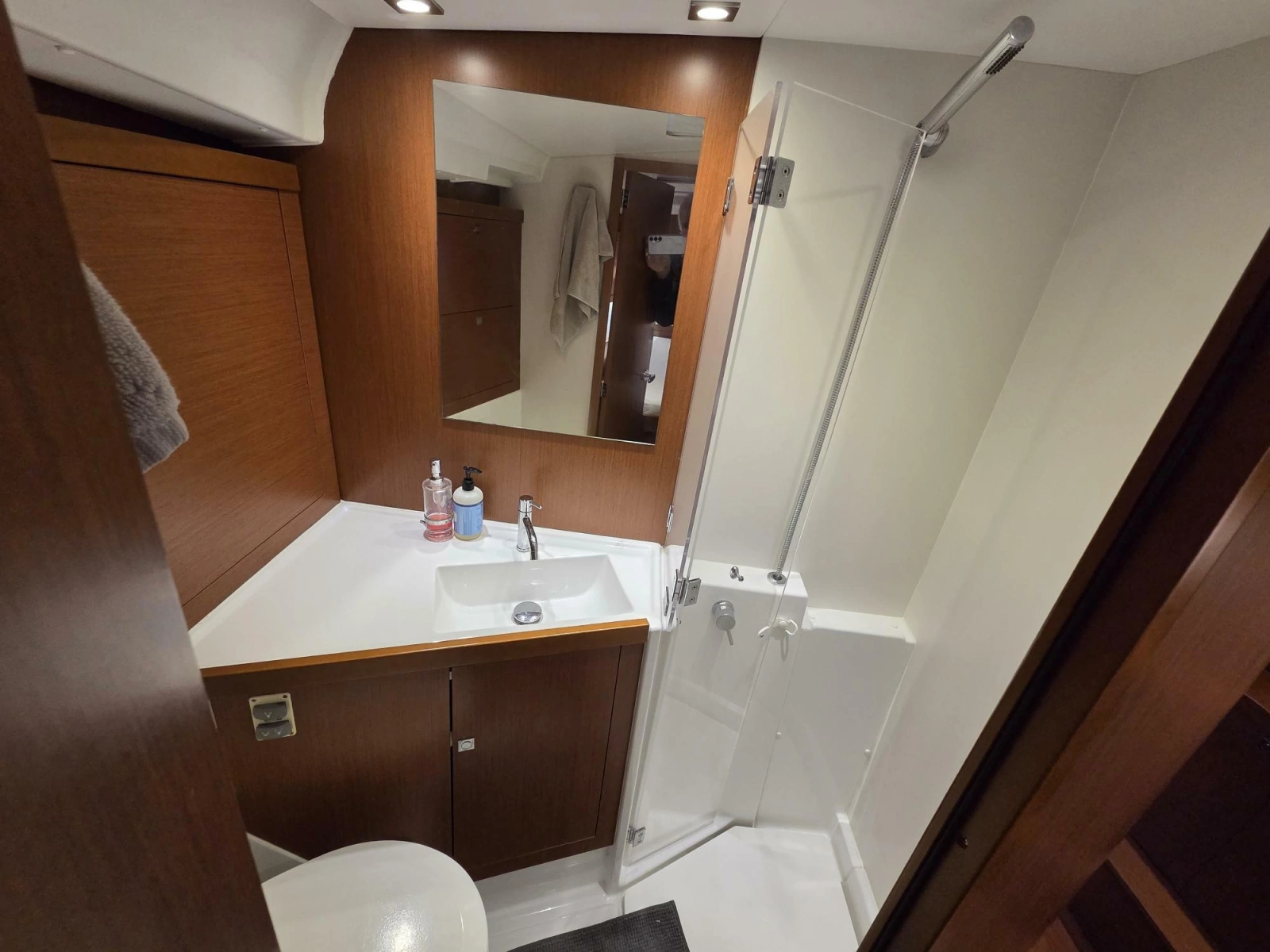 Owner's cabin head w/ shower