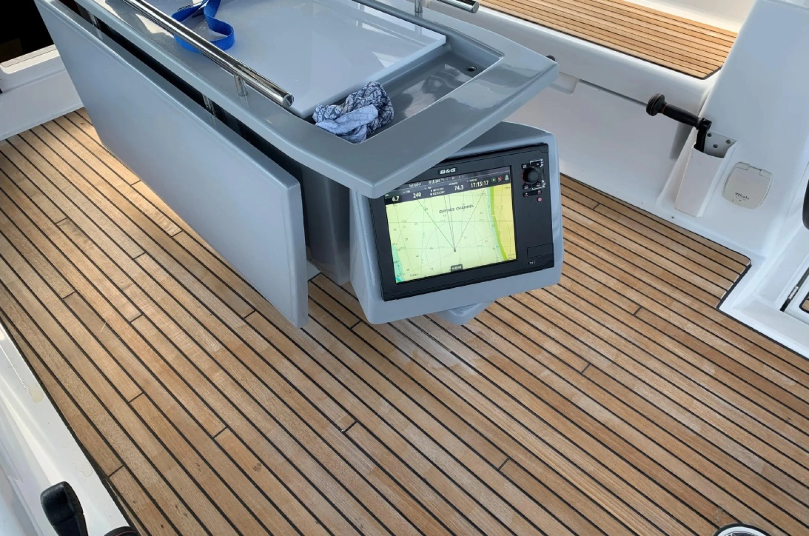 B&G chart plotter
