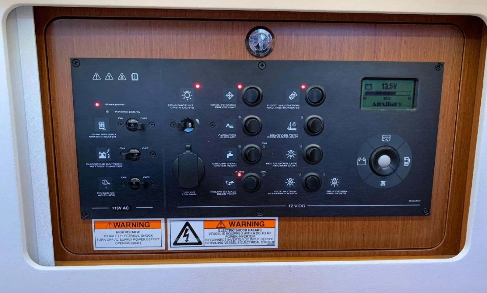 AC/DC panel