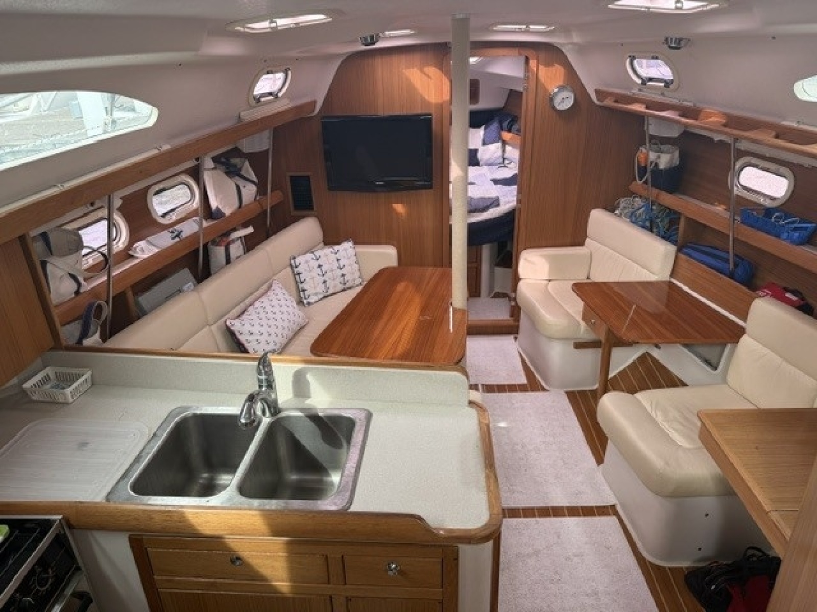 2009 Catalina 387