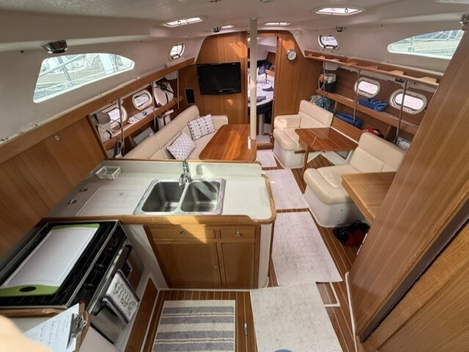 2009 Catalina 387