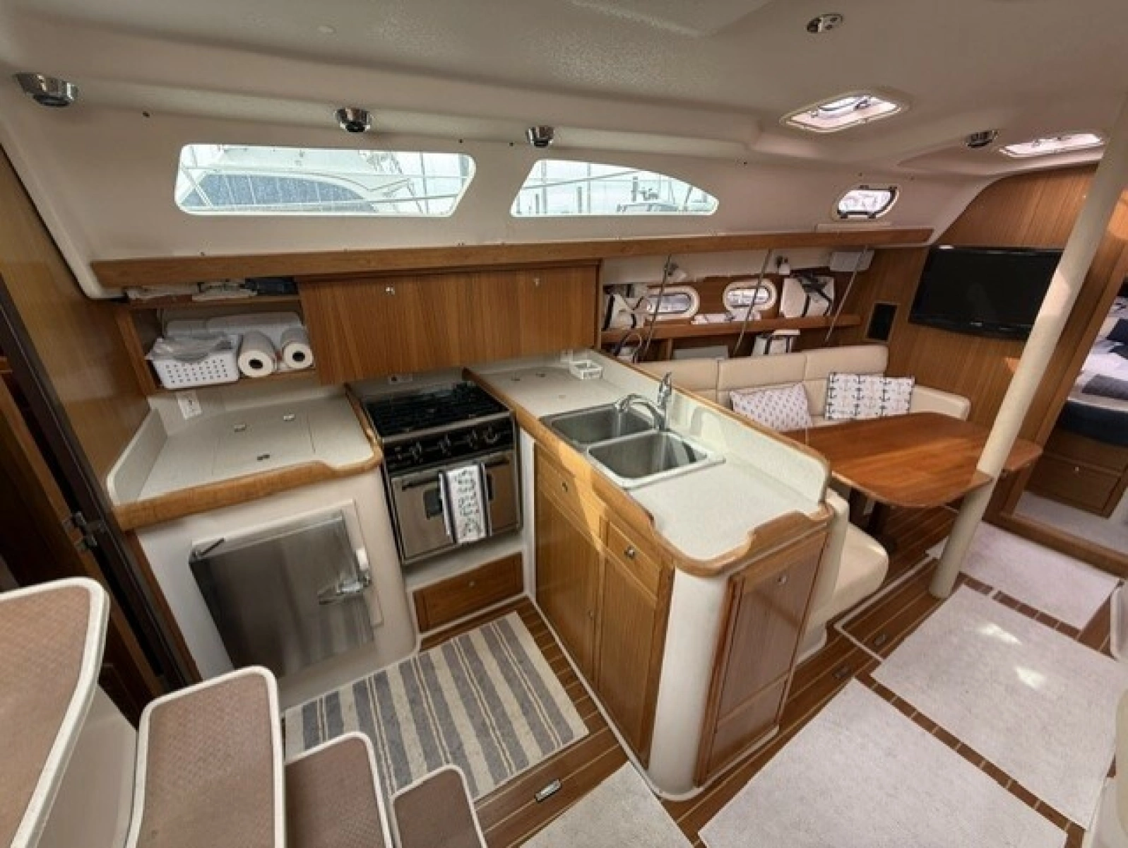 2009 Catalina 387
