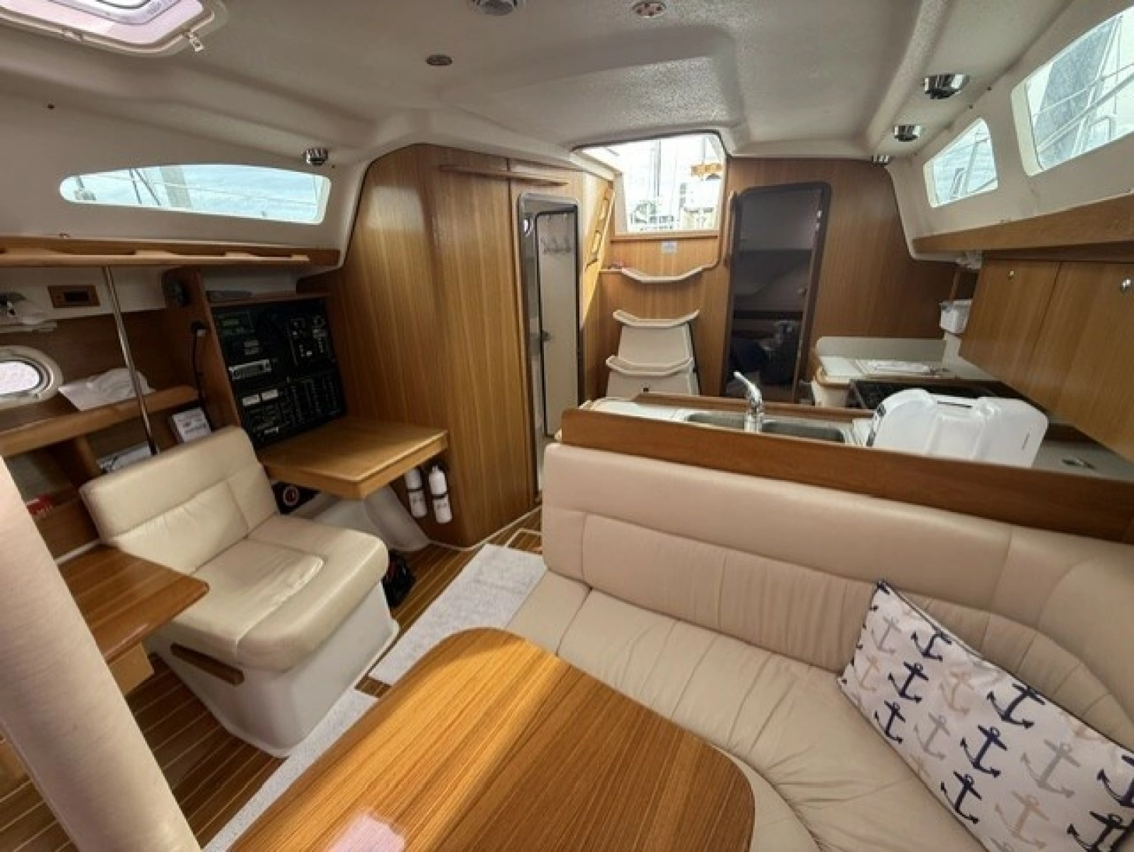2009 Catalina 387