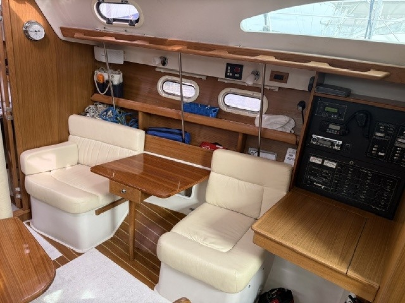2009 Catalina 387