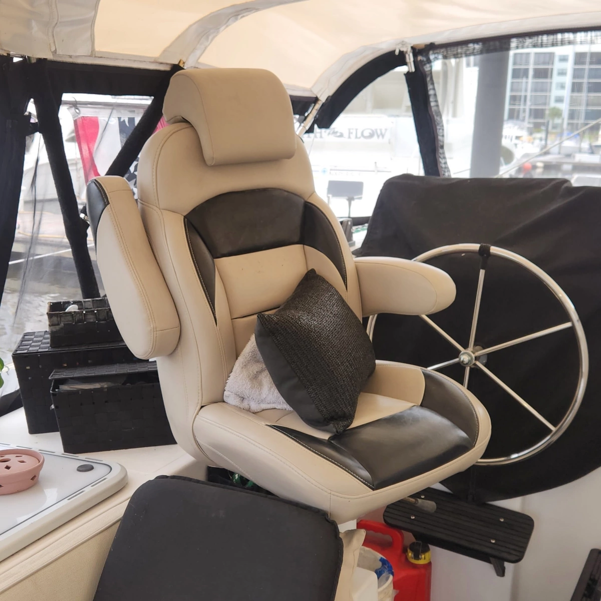 17 Cockpit Captains Chair Port
