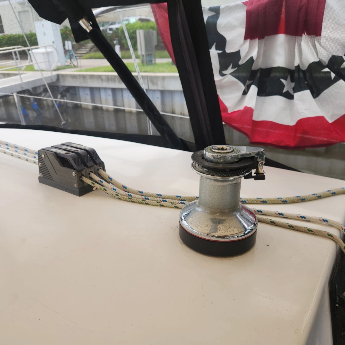 22 Cockpit Starboard Winch