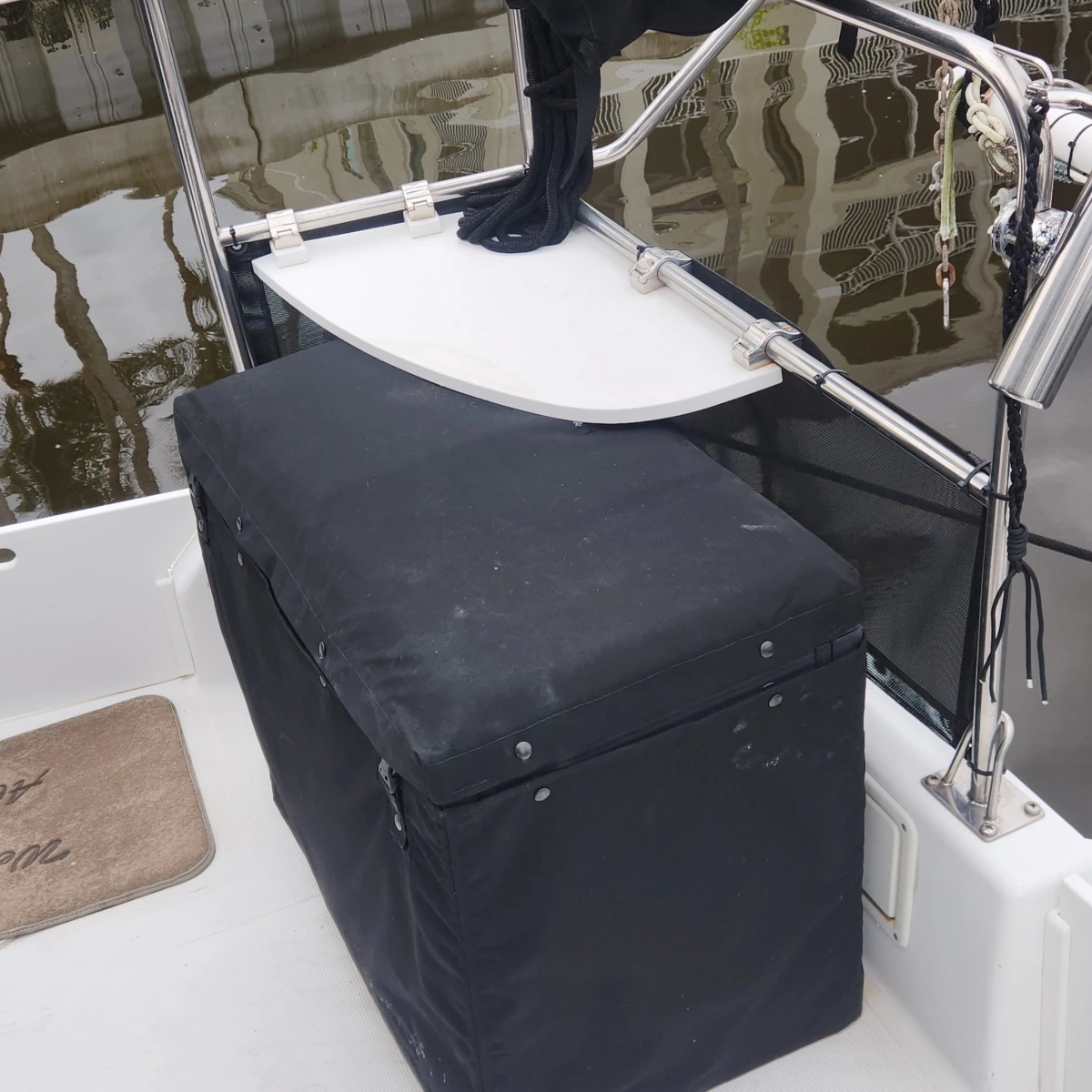13 Cooler Starboard Stern