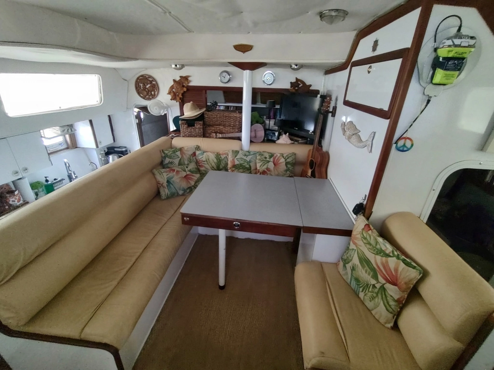 25 Saloon Table Half Up