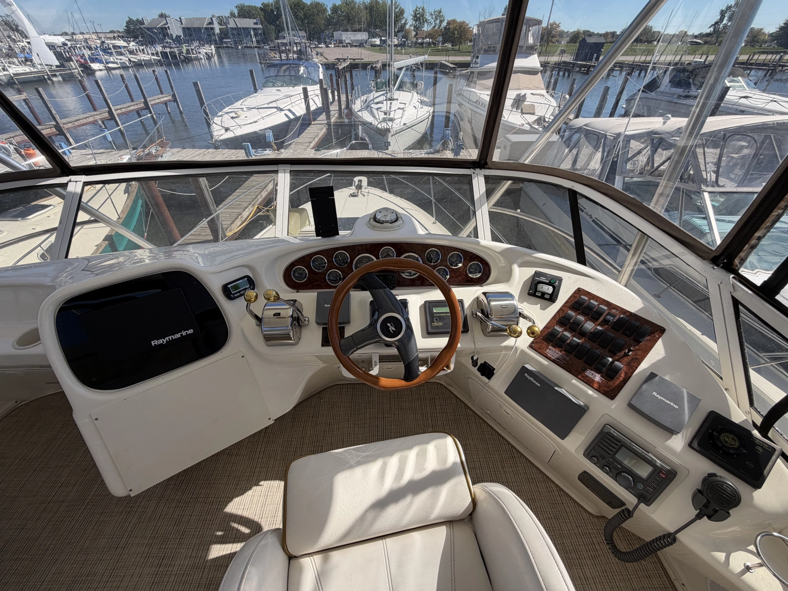 2000 Sea Ray 380 Aft Cabin
