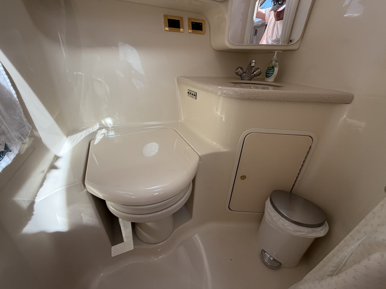 2000 Sea Ray 380 Aft Cabin