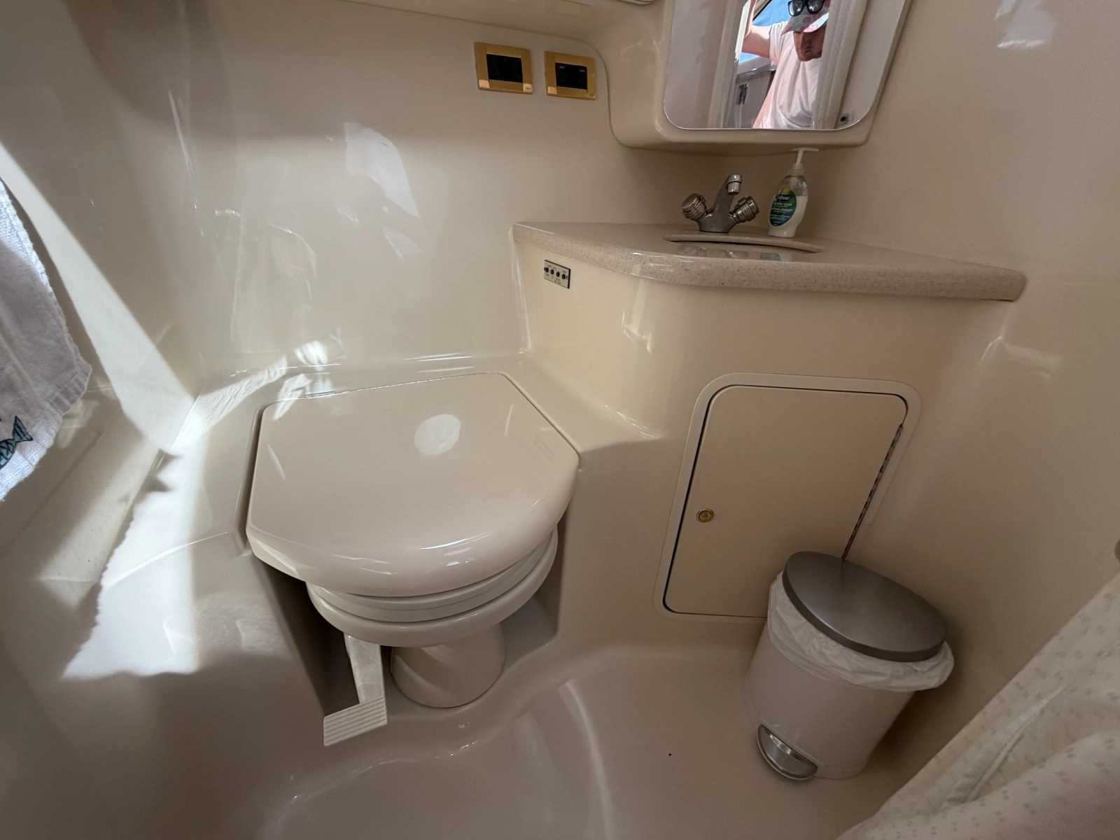 2000 Sea Ray 380 Aft Cabin