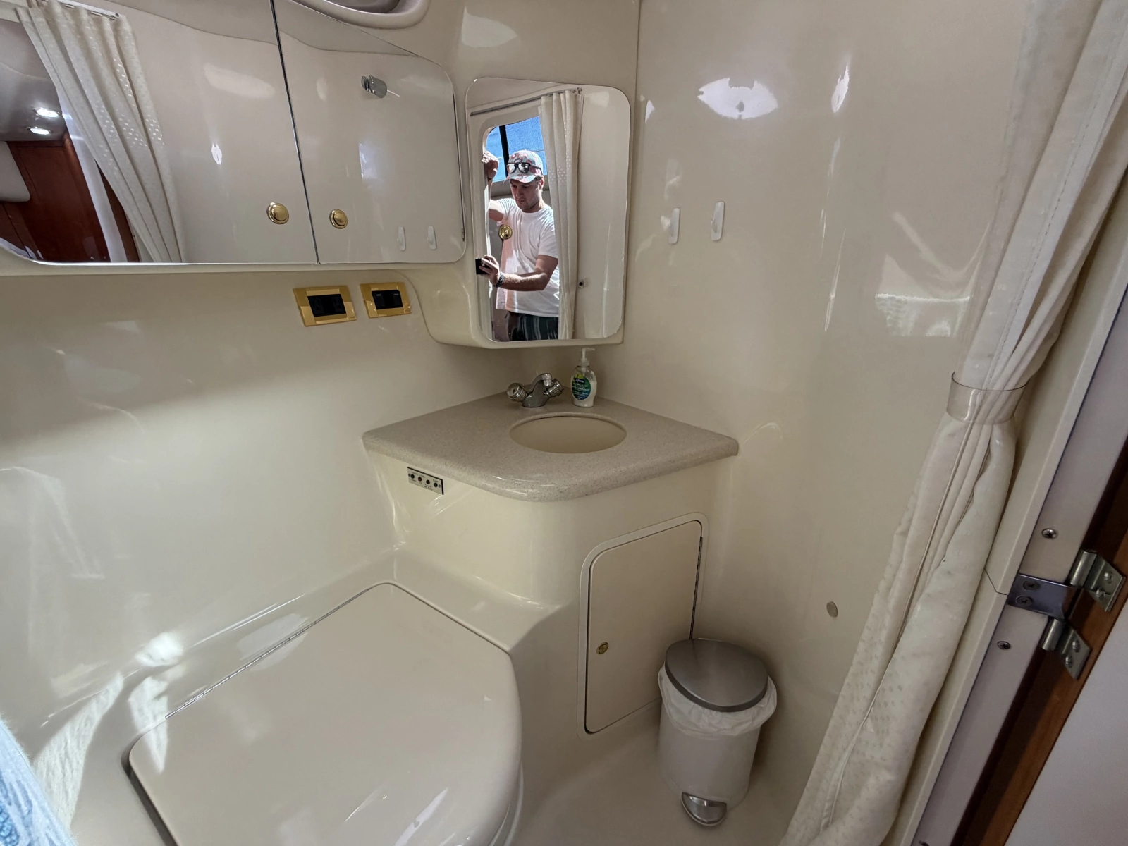 2000 Sea Ray 380 Aft Cabin