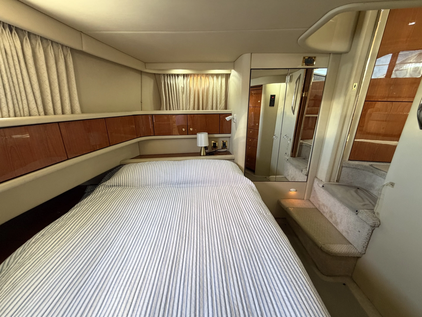 2000 Sea Ray 380 Aft Cabin