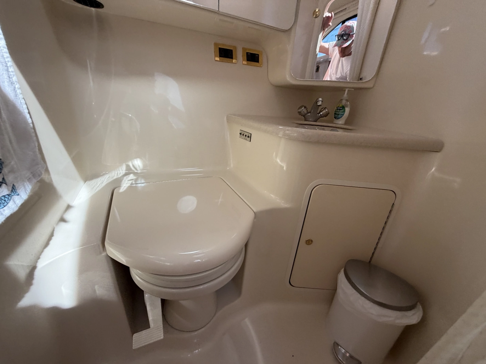 2000 Sea Ray 380 Aft Cabin
