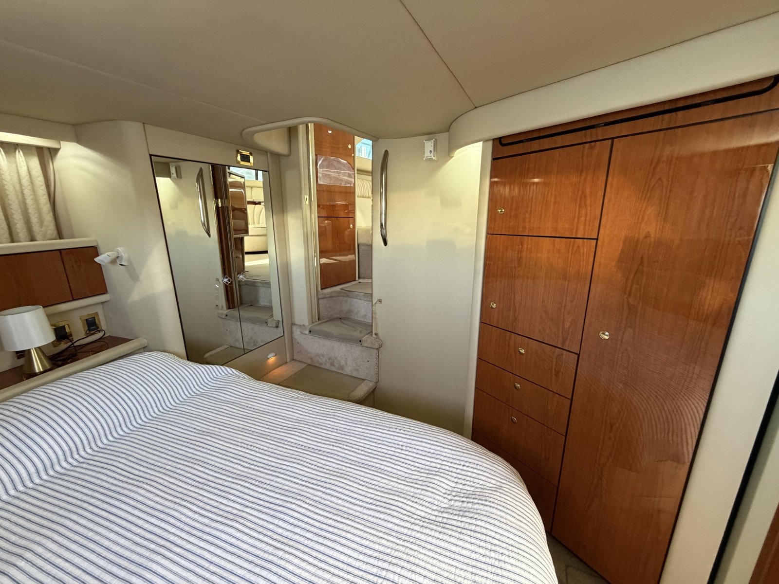 2000 Sea Ray 380 Aft Cabin