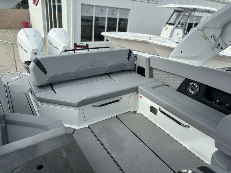 29ft Four Winns Yacht For Sale