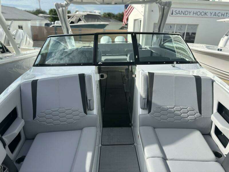 29ft Four Winns Yacht For Sale
