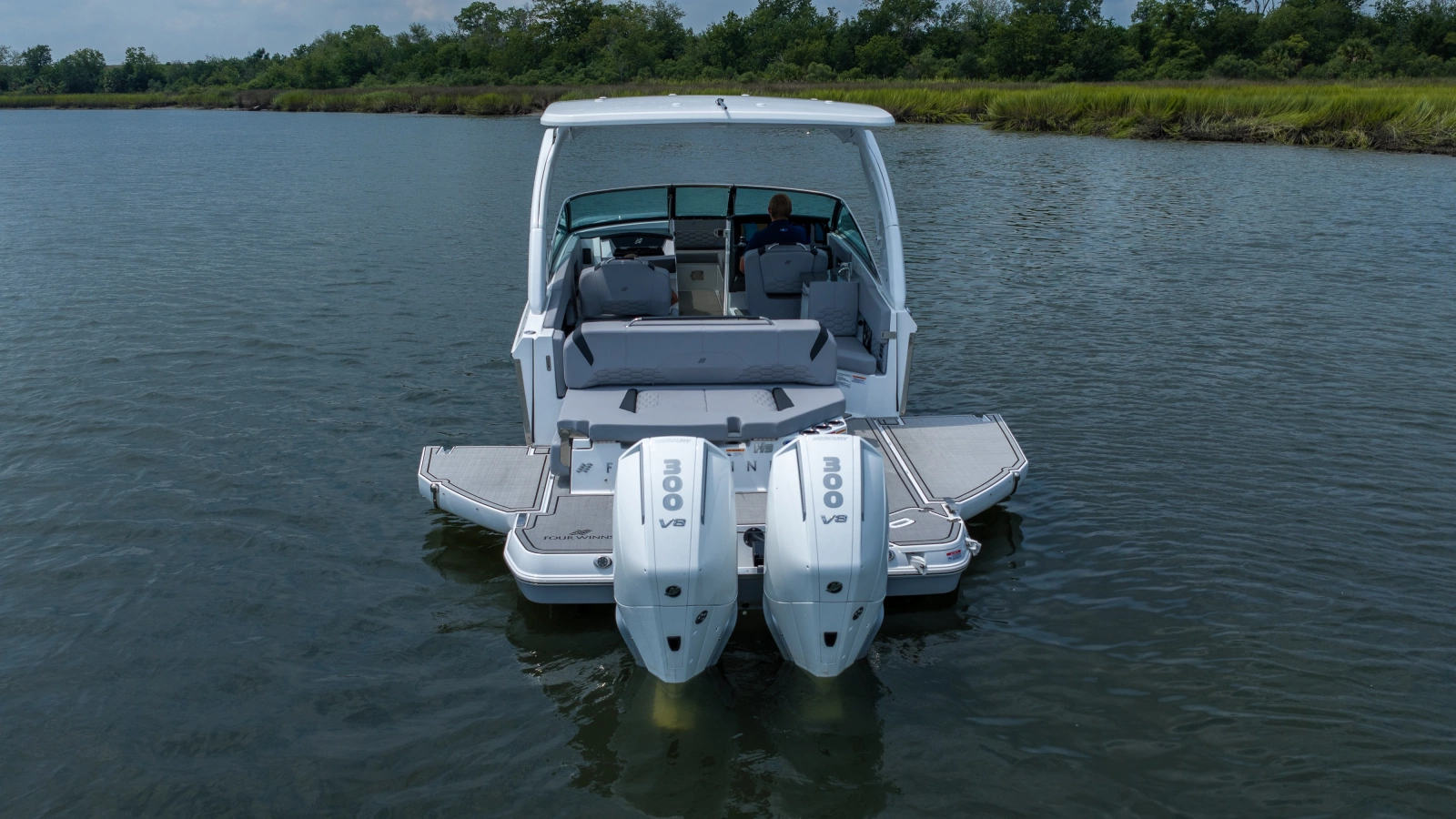 29ft Four Winns Yacht For Sale