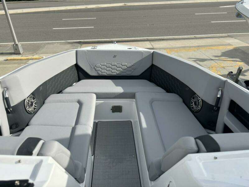 29ft Four Winns Yacht For Sale
