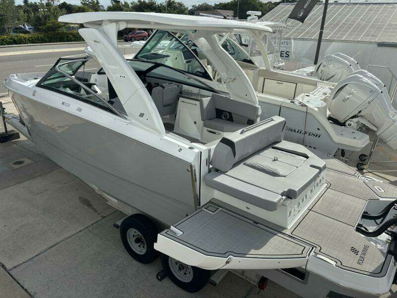 29ft Four Winns Yacht For Sale