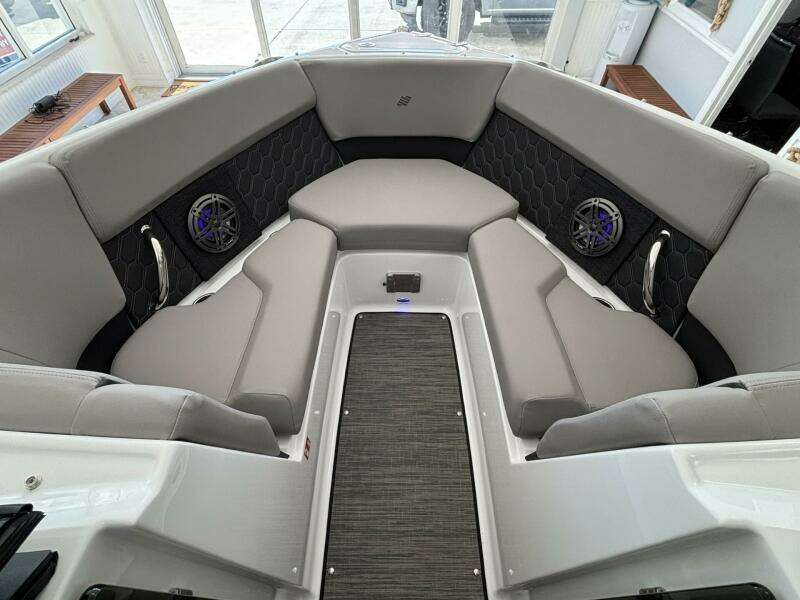 22ft Four Winns Yacht For Sale