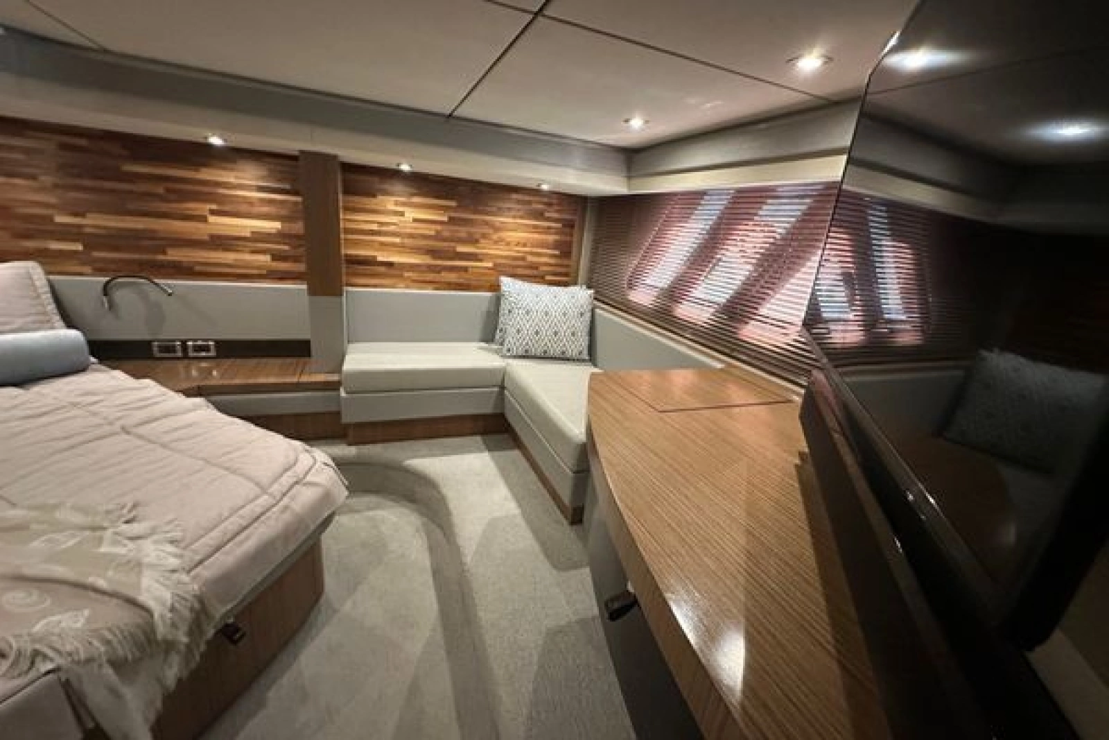 2018 Sea Ray L590