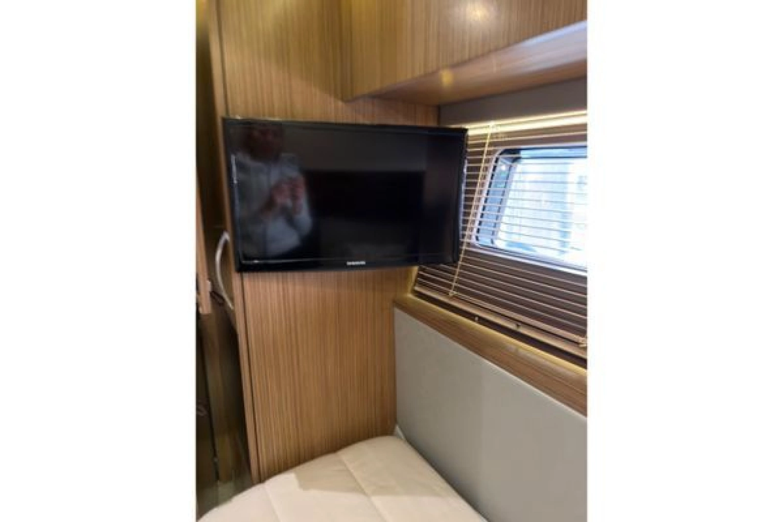 2018 Sea Ray L590