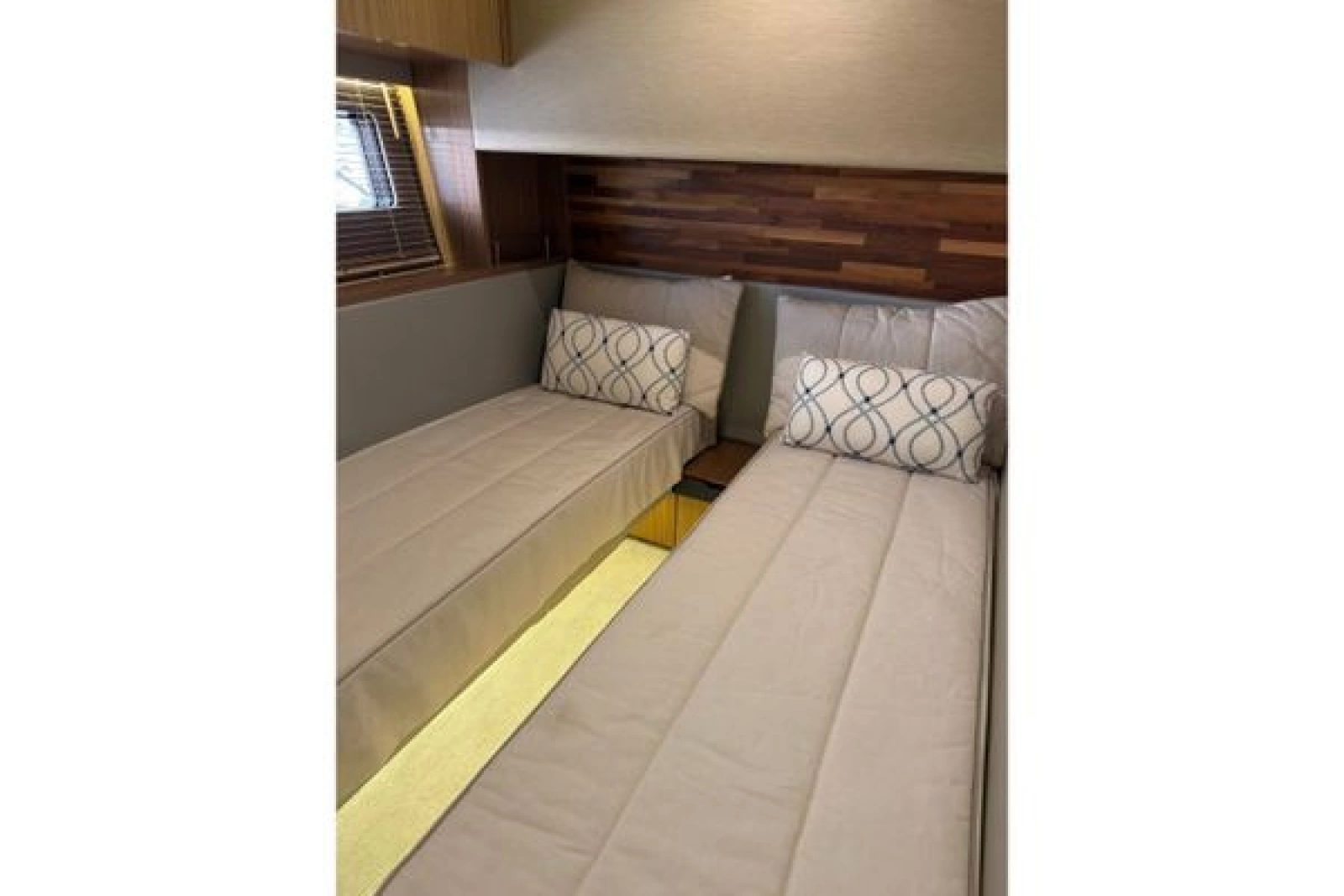 2018 Sea Ray L590