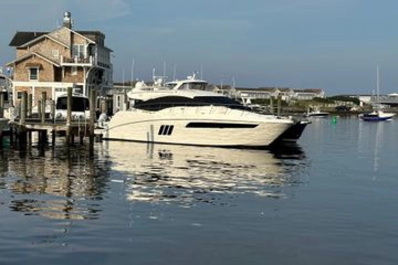 2018 Sea Ray L590