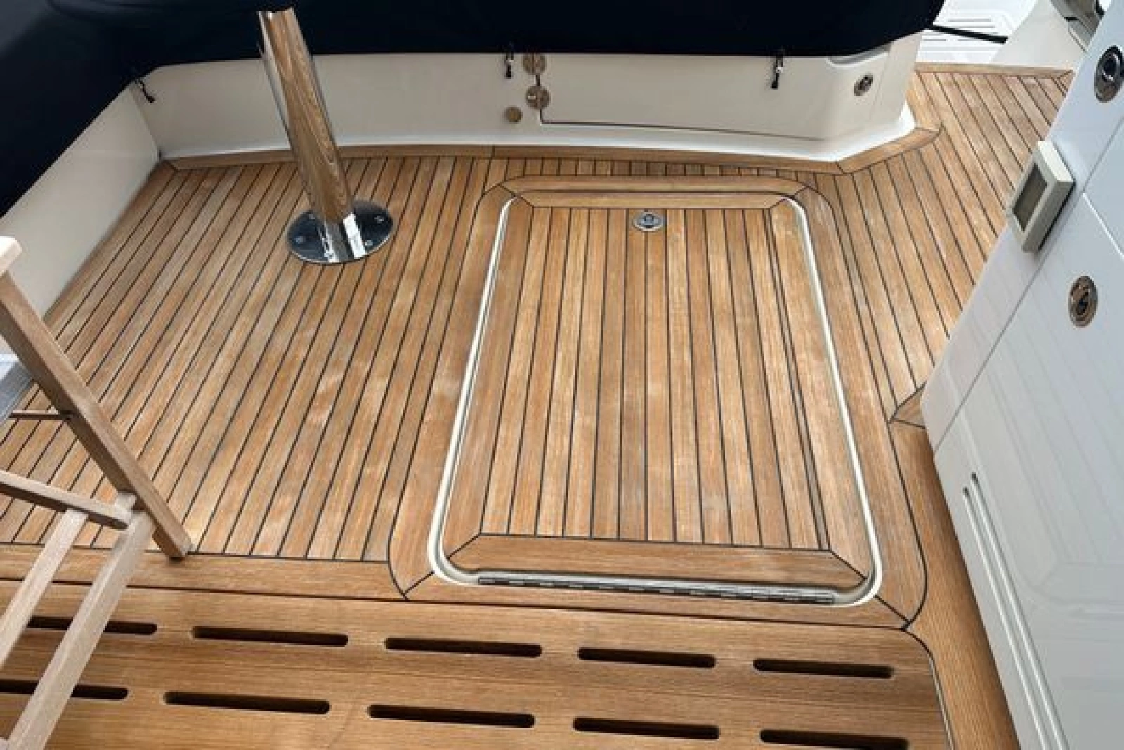 2018 Sea Ray L590