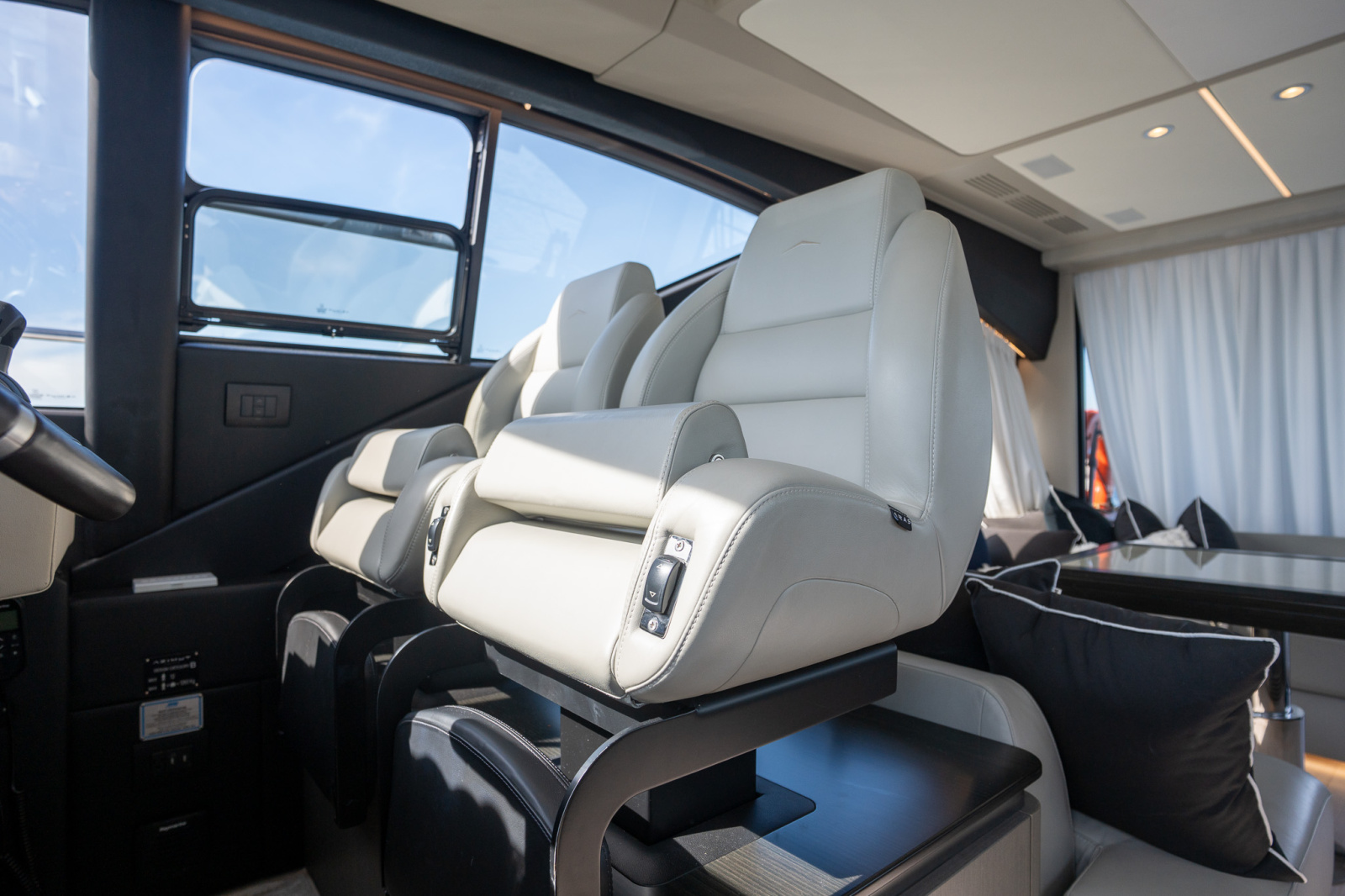 2022 Azimut S6