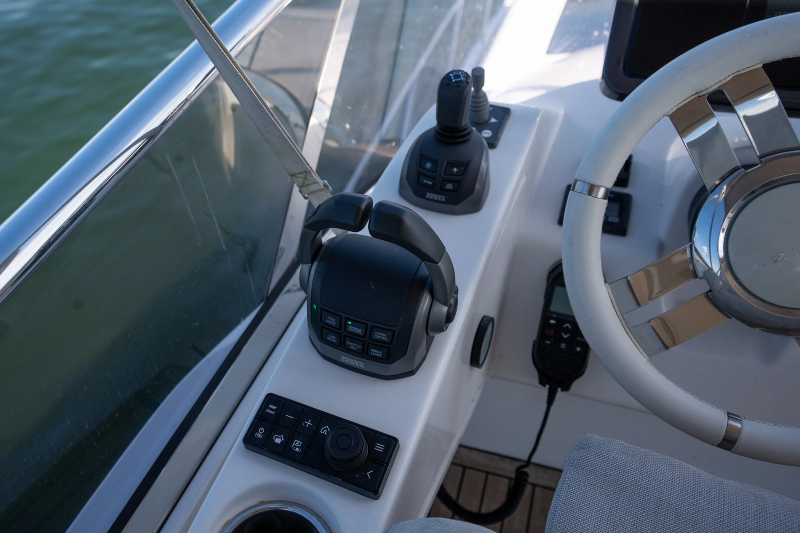 2022 Azimut S6