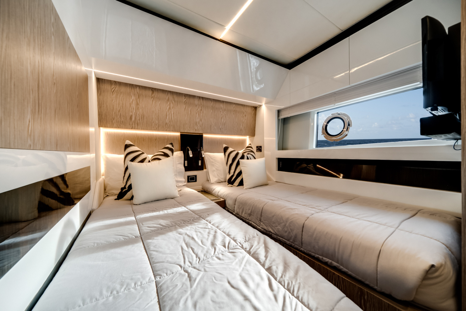 2019 Azimut S7