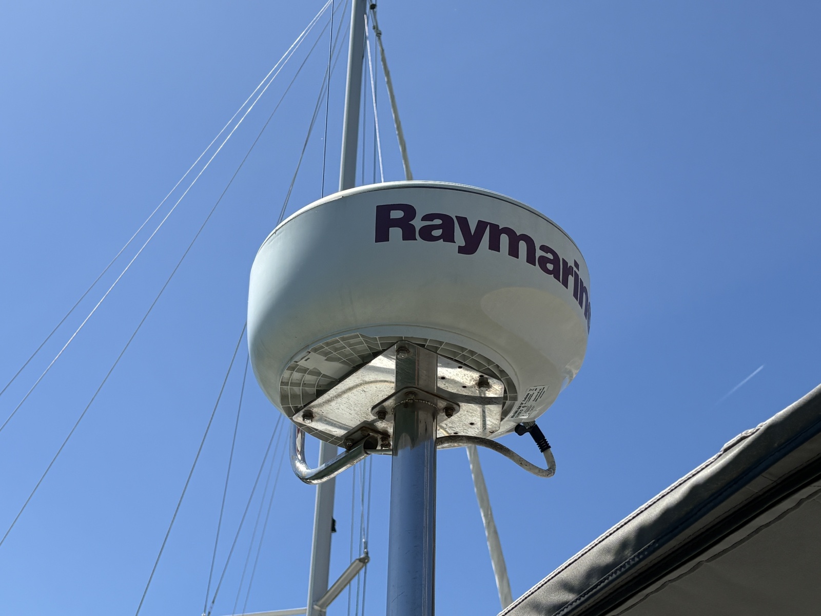 Radar mast