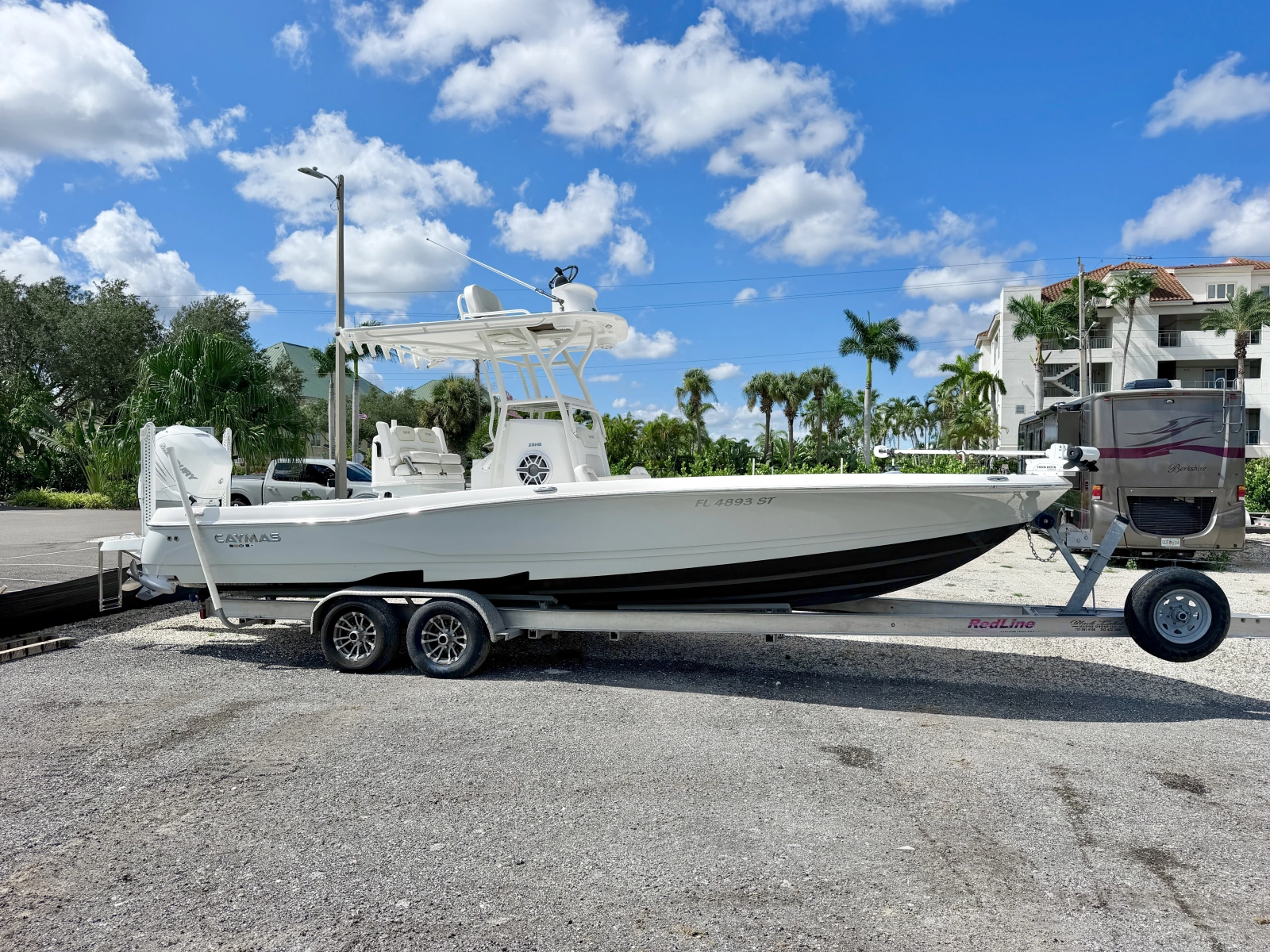 28ft Caymas Yacht For Sale
