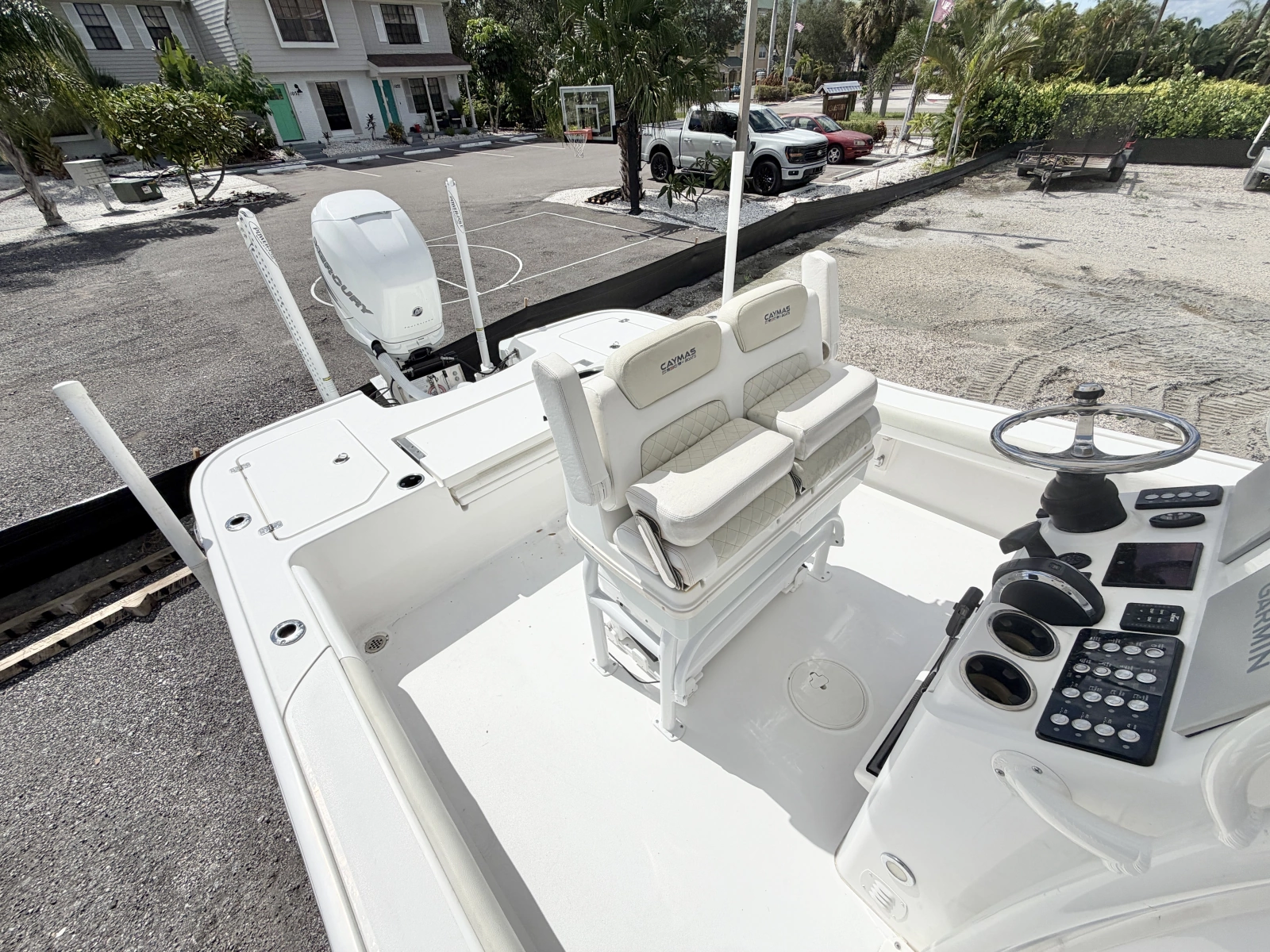 28ft Caymas Yacht For Sale