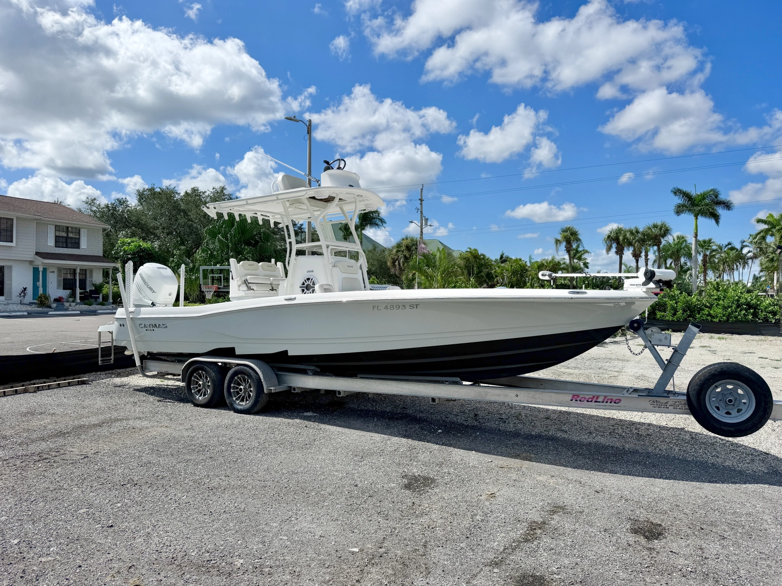 28ft Caymas Yacht For Sale