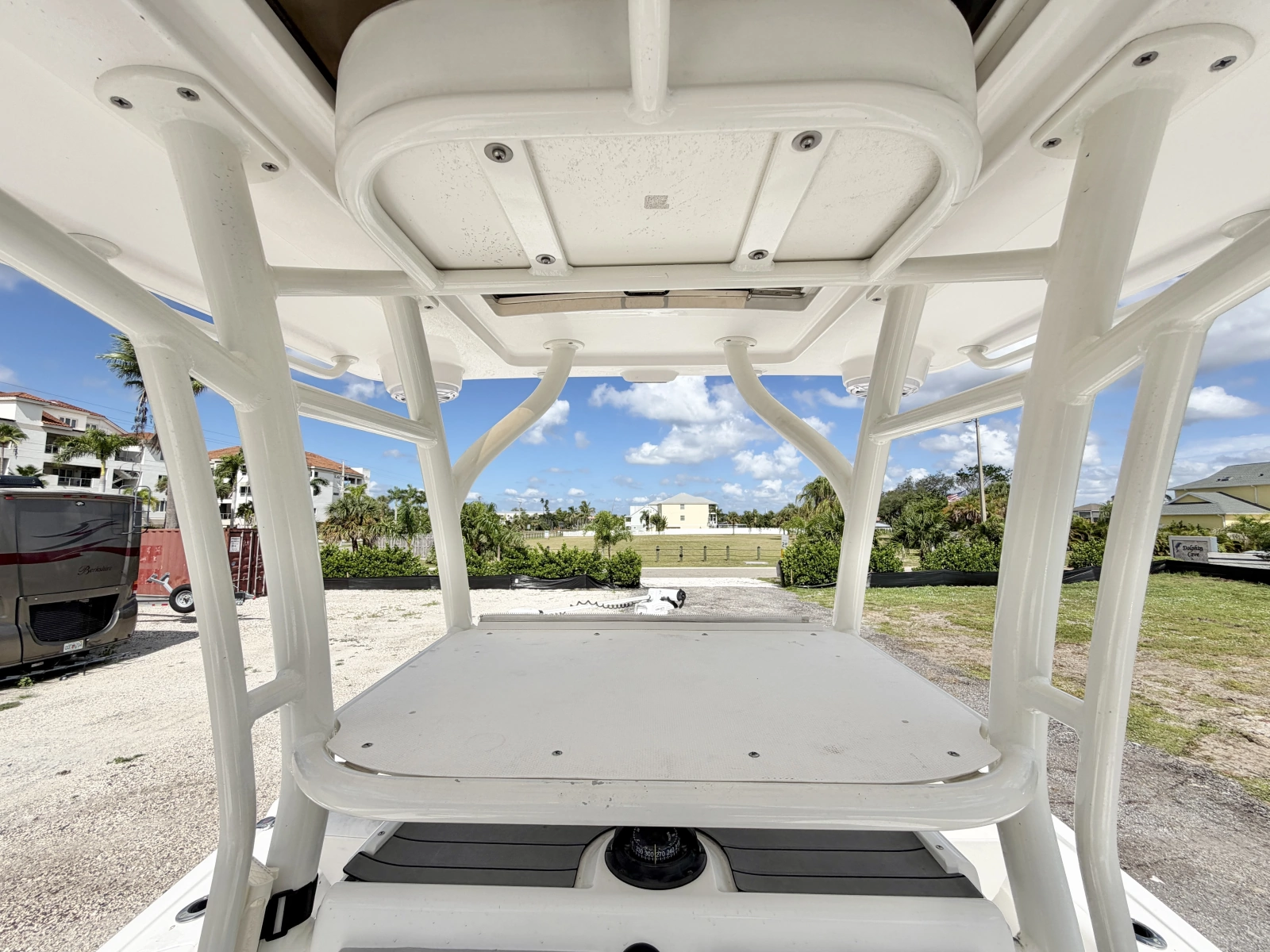 28ft Caymas Yacht For Sale