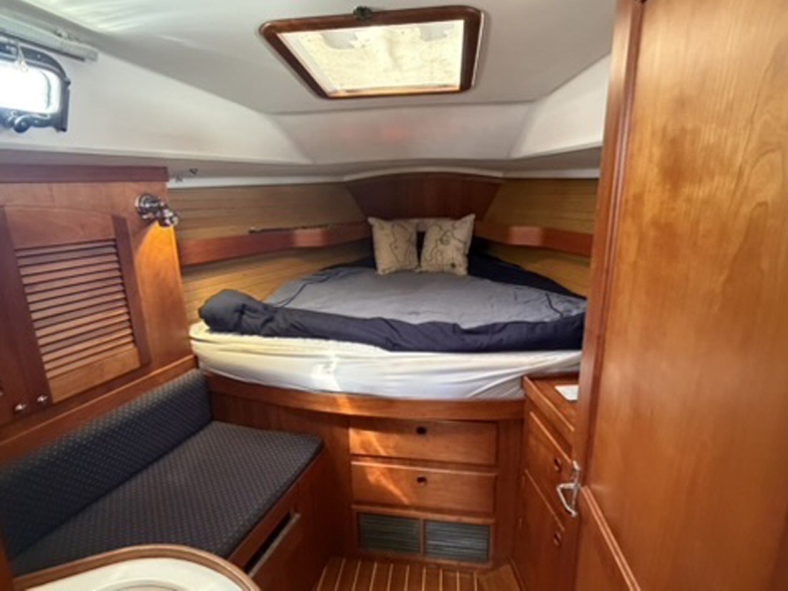 Owner's Cabin, Fwd