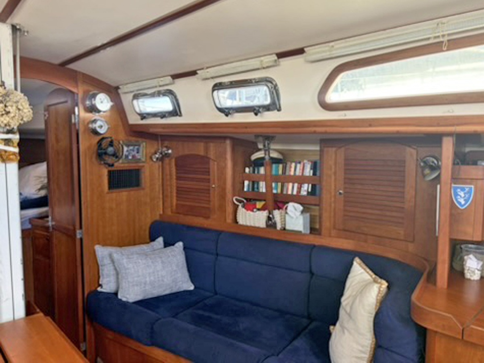 Stbd Settee