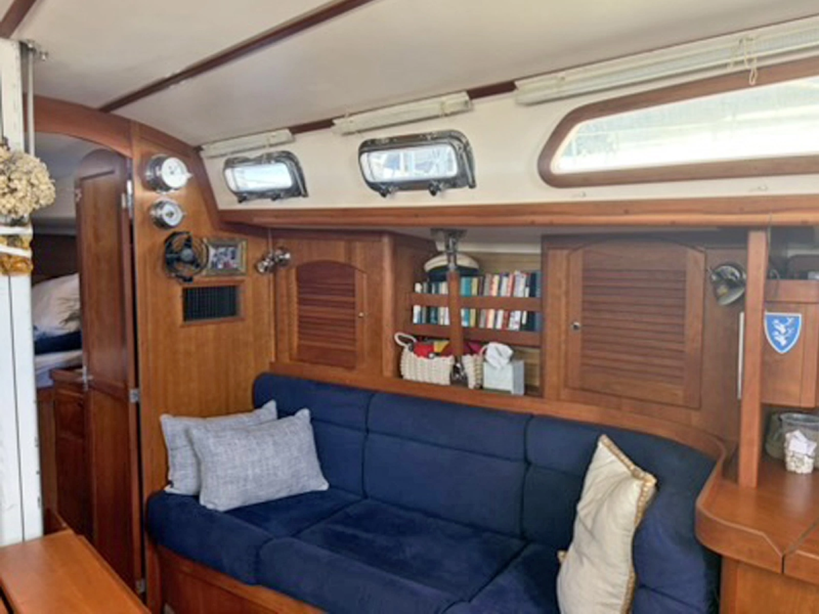 Stbd Settee