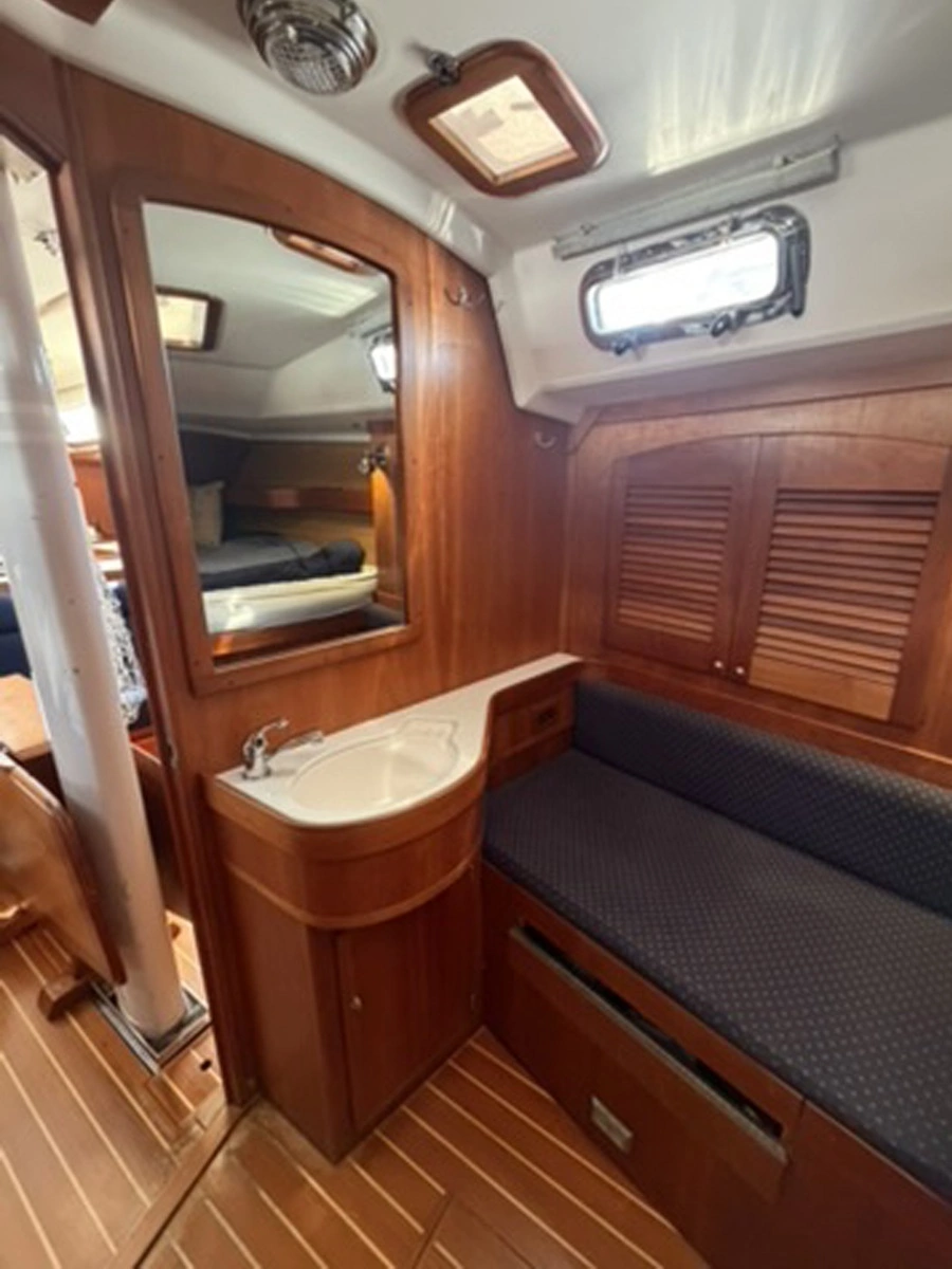 Owner's Cabin Aft, Sink and Vanity